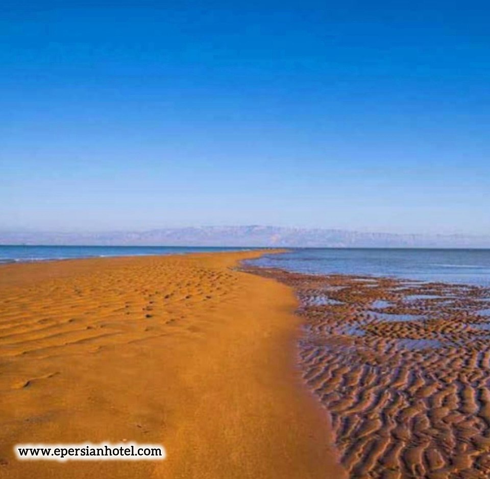 ساحل دوطرفه قشم | نادرترین پدیده طبیعی ایران،تجربه منحصربه فرد پیاده روی میان دریا